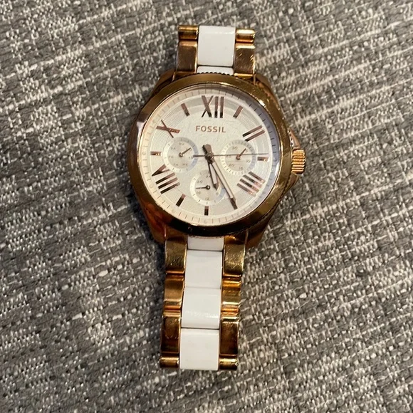 Gold fossil watch. Needs new battery. Fossil Women main image 3